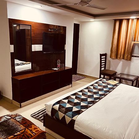 Hotel نيودلهي المظهر الخارجي الصورة