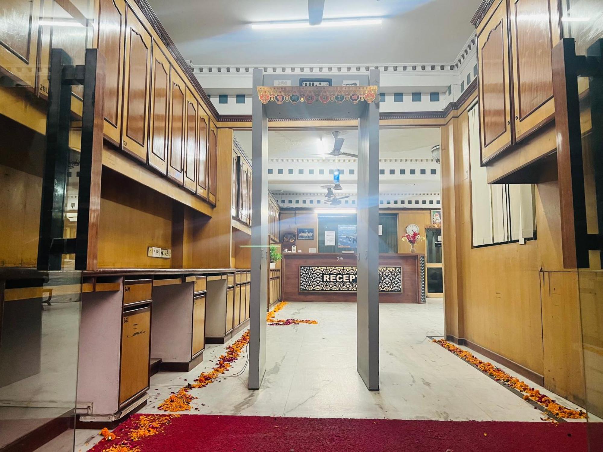 Hotel نيودلهي المظهر الخارجي الصورة