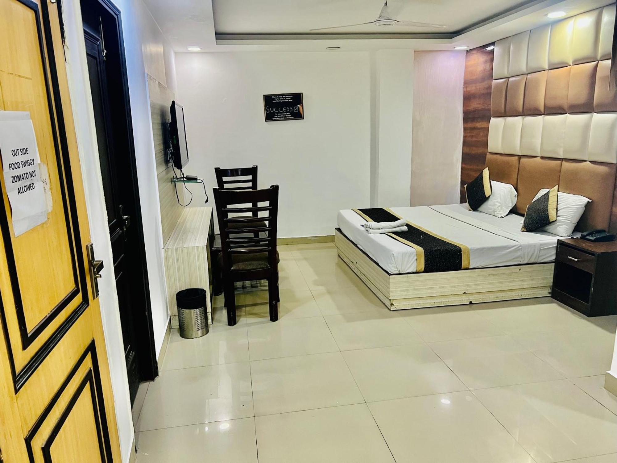 Hotel نيودلهي المظهر الخارجي الصورة