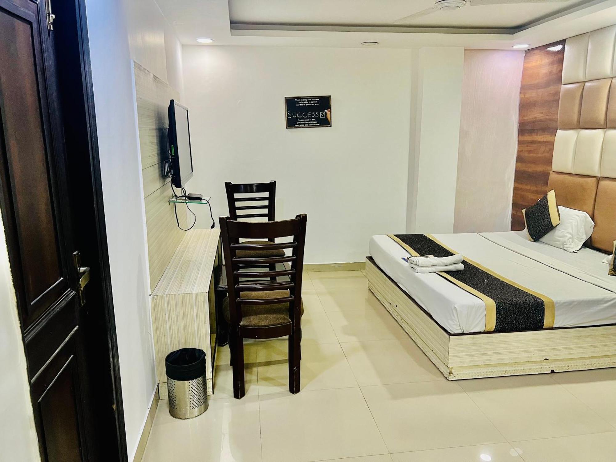 Hotel نيودلهي المظهر الخارجي الصورة