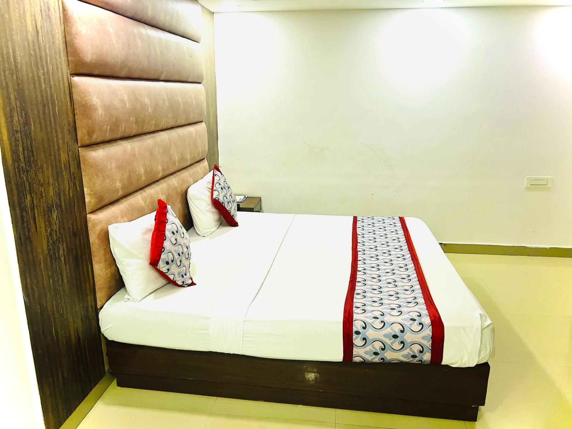 Hotel نيودلهي المظهر الخارجي الصورة