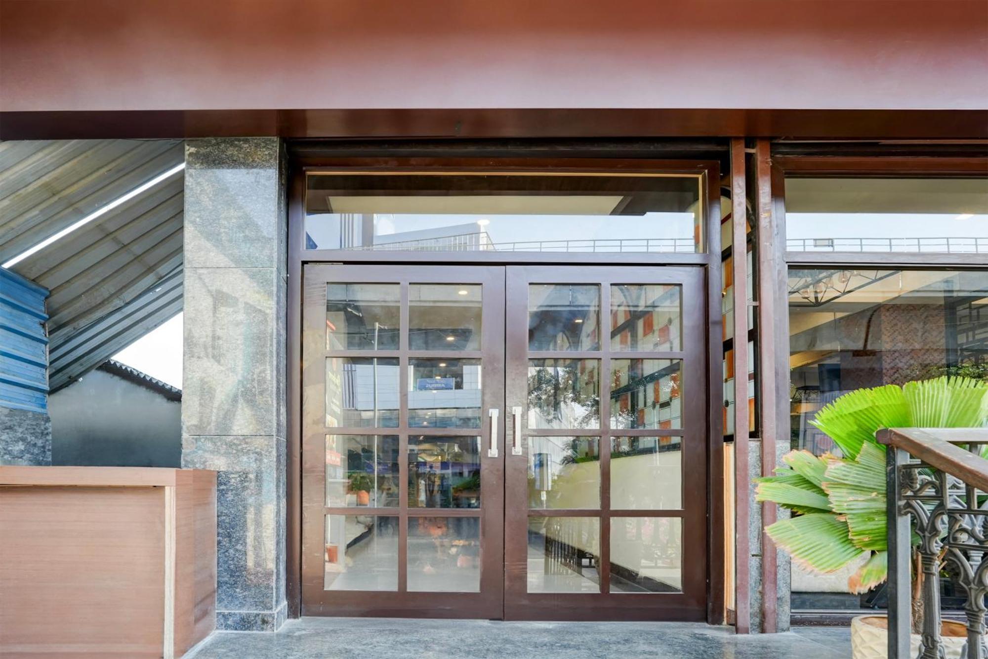 Hotel نيودلهي المظهر الخارجي الصورة