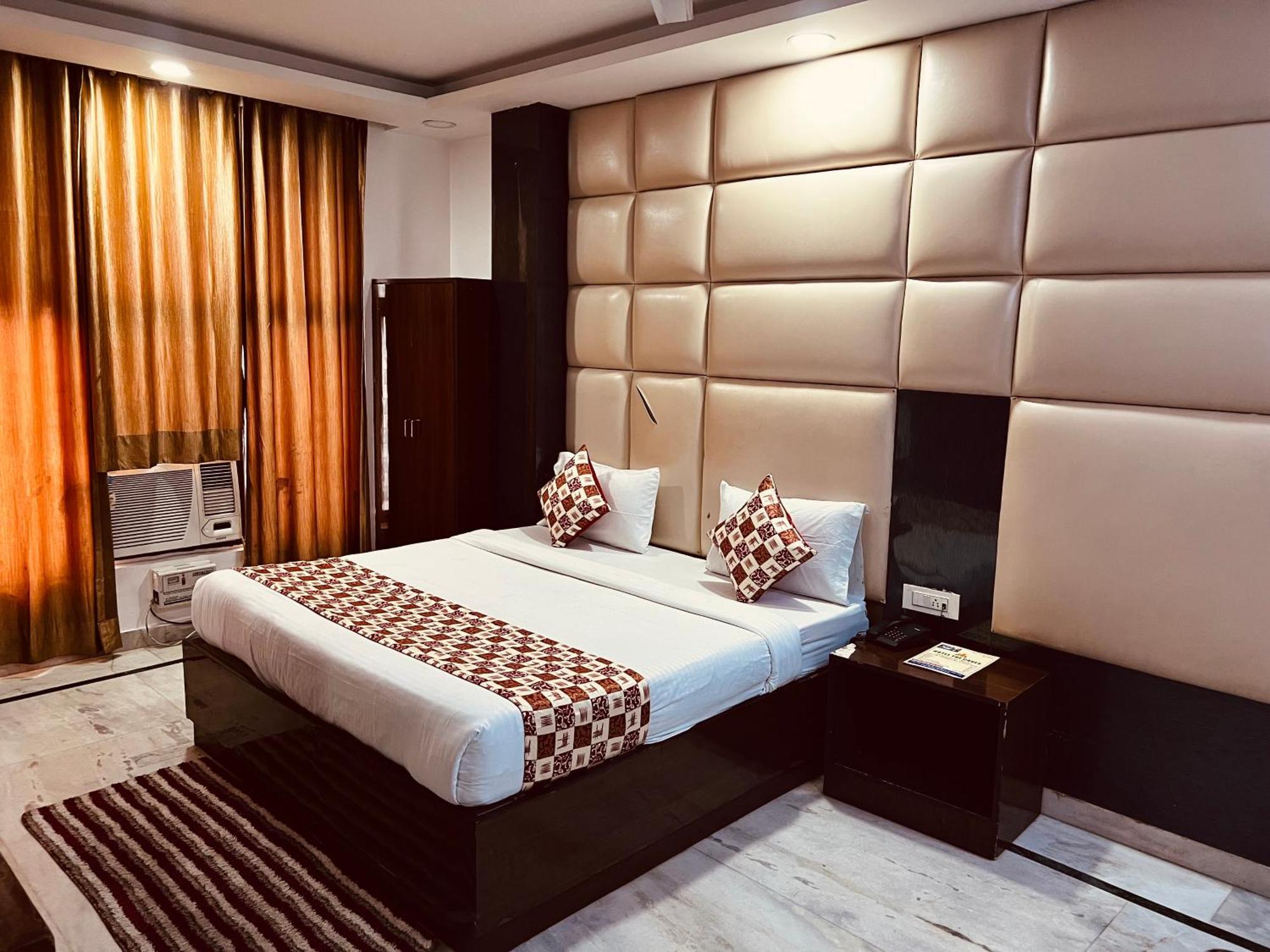 Hotel نيودلهي المظهر الخارجي الصورة